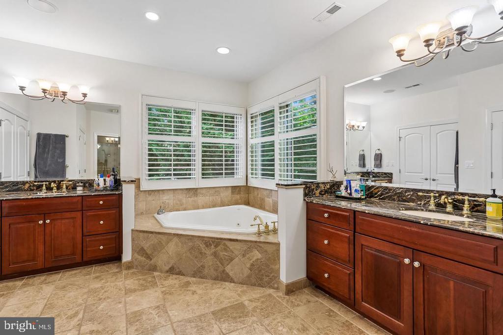 5114 WESSLING LANE