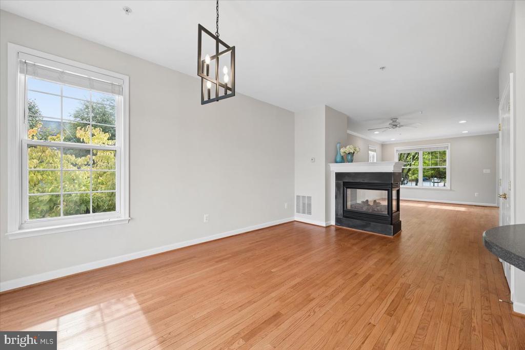 616 GARDEN VIEW SQUARE