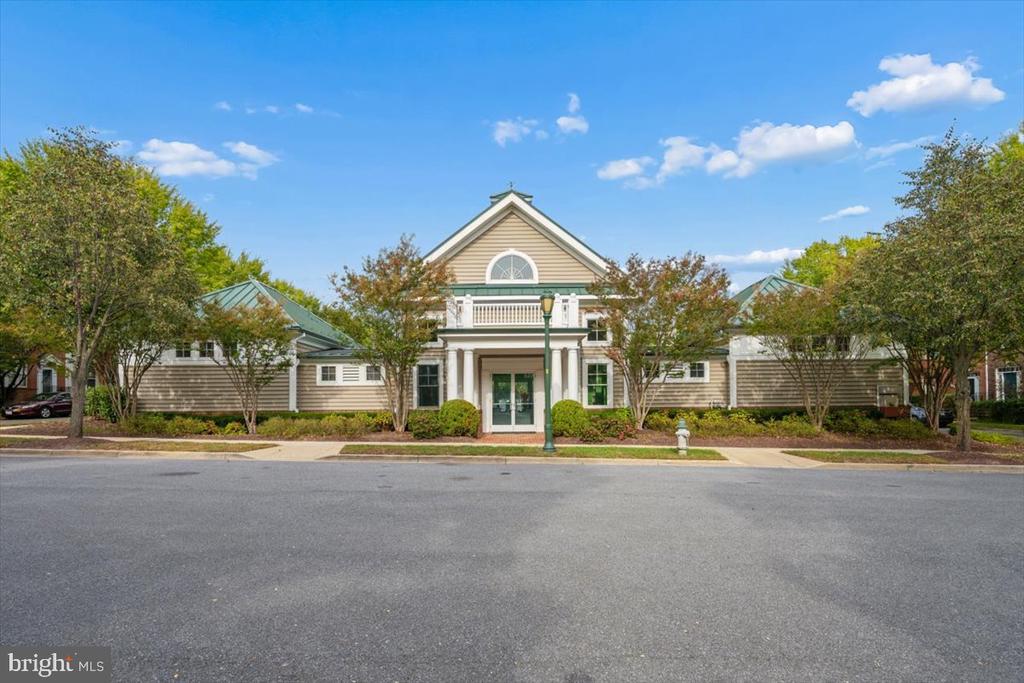 616 GARDEN VIEW SQUARE