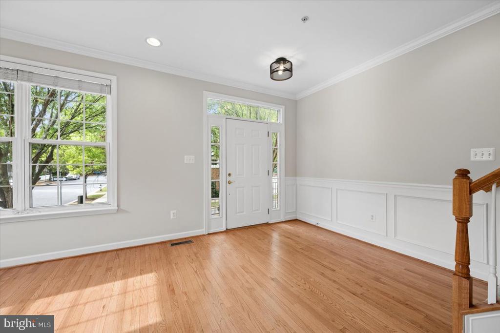 616 GARDEN VIEW SQUARE