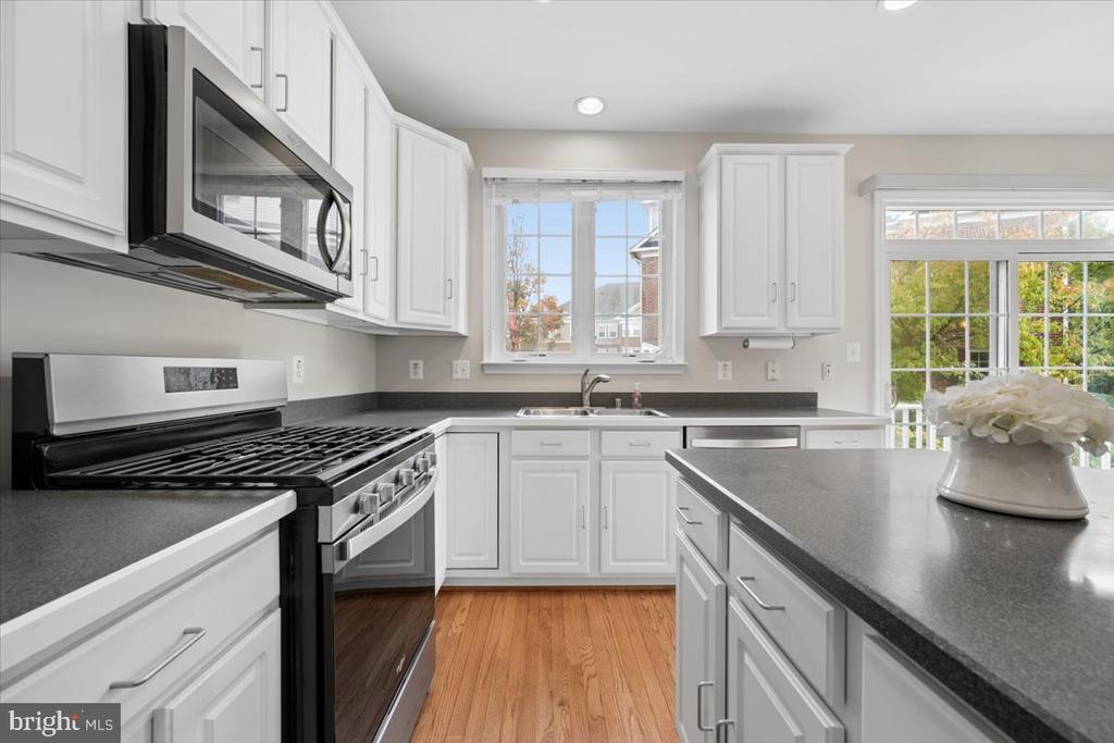 616 GARDEN VIEW SQUARE