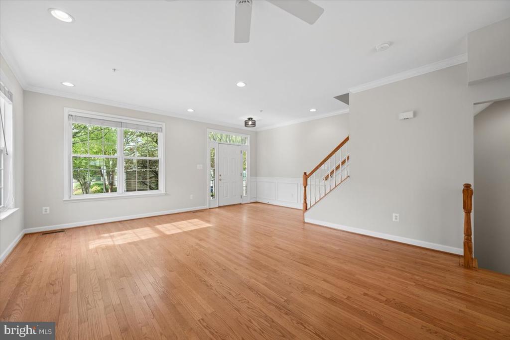 616 GARDEN VIEW SQUARE