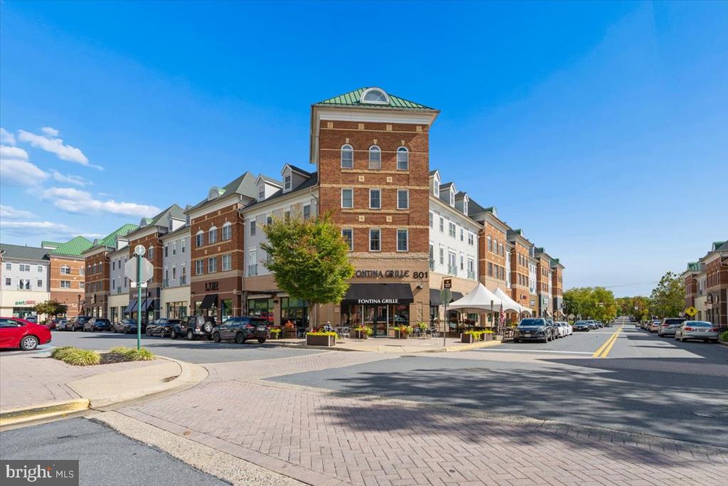 616 GARDEN VIEW SQUARE