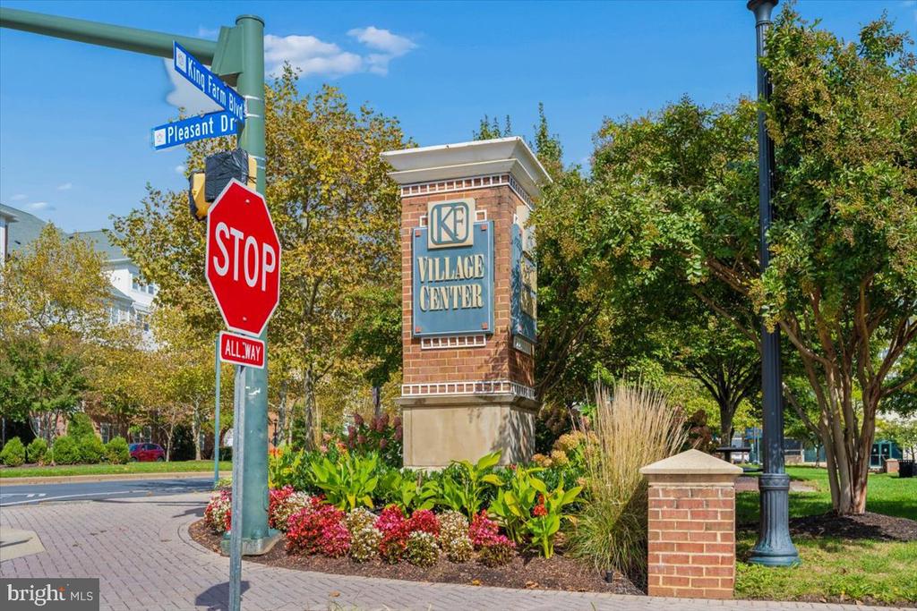 616 GARDEN VIEW SQUARE
