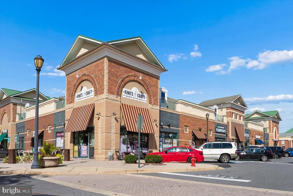616 GARDEN VIEW SQUARE