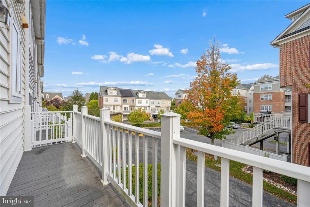 616 GARDEN VIEW SQUARE