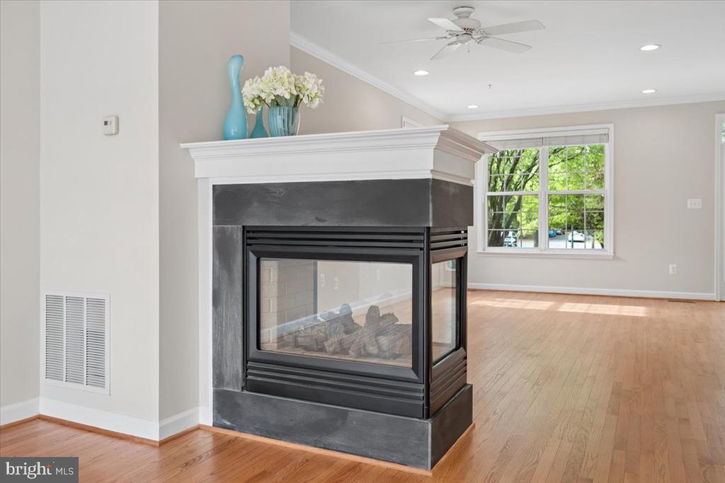 616 GARDEN VIEW SQUARE