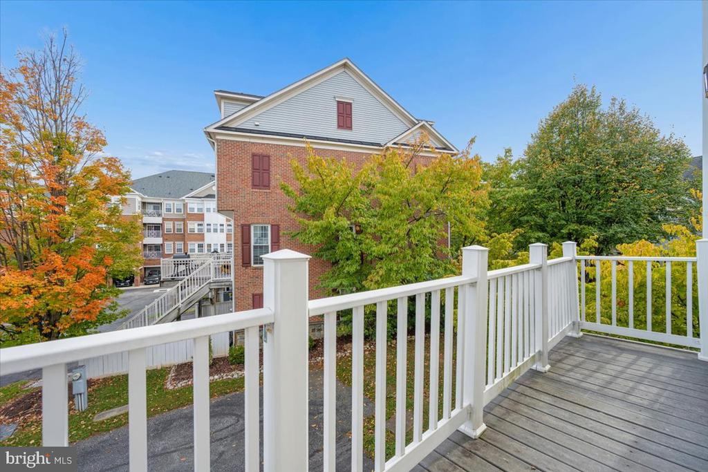 616 GARDEN VIEW SQUARE