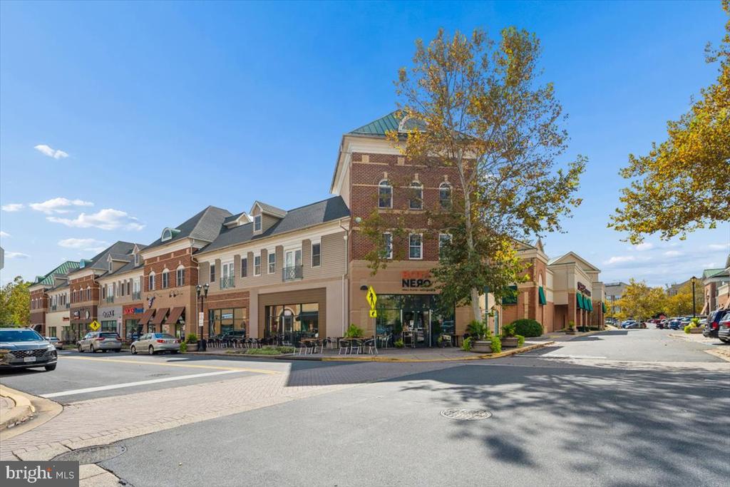 616 GARDEN VIEW SQUARE