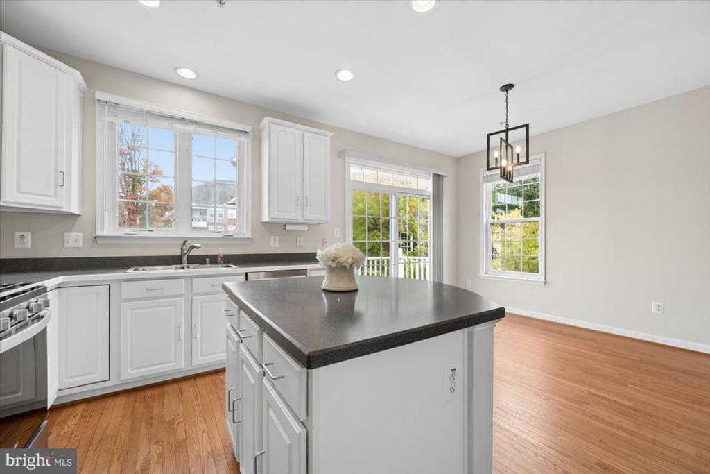 616 GARDEN VIEW SQUARE