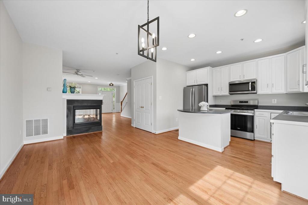 616 GARDEN VIEW SQUARE