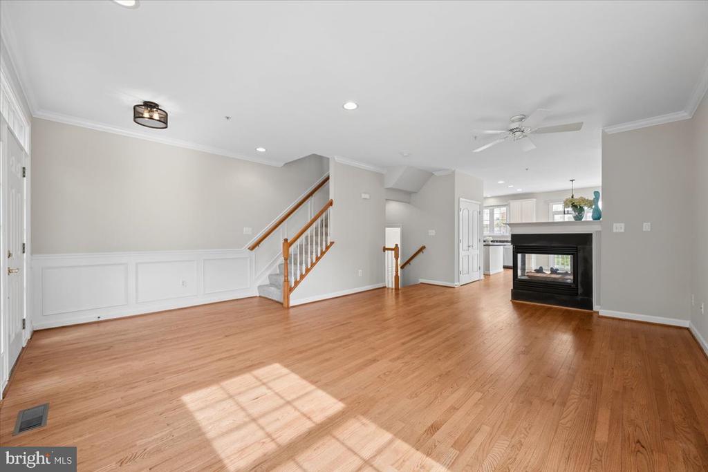 616 GARDEN VIEW SQUARE