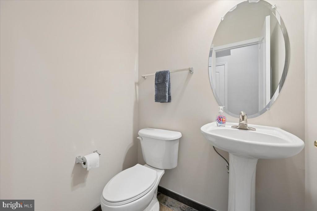 616 GARDEN VIEW SQUARE