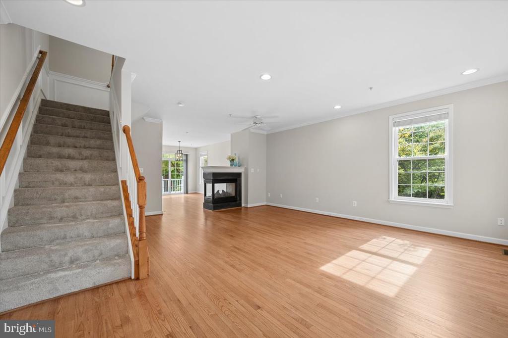 616 GARDEN VIEW SQUARE