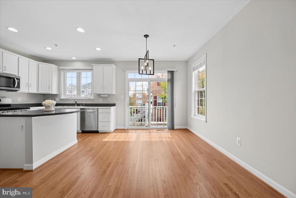616 GARDEN VIEW SQUARE