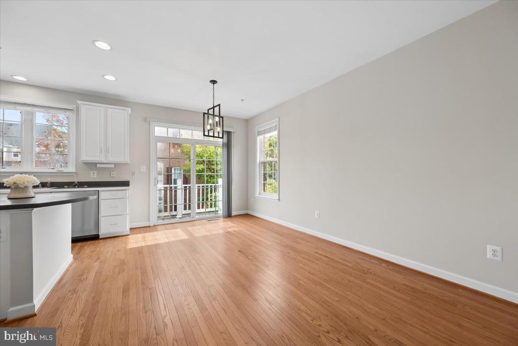 616 GARDEN VIEW SQUARE