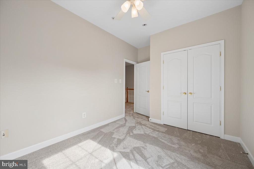 616 GARDEN VIEW SQUARE