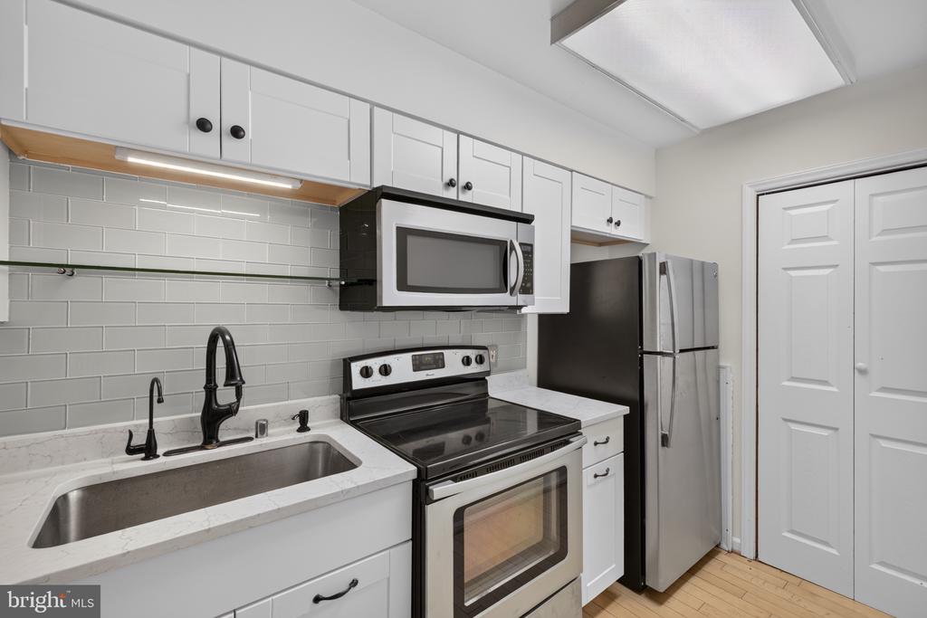 5822 INMAN PARK CIRCLE Unit: 709