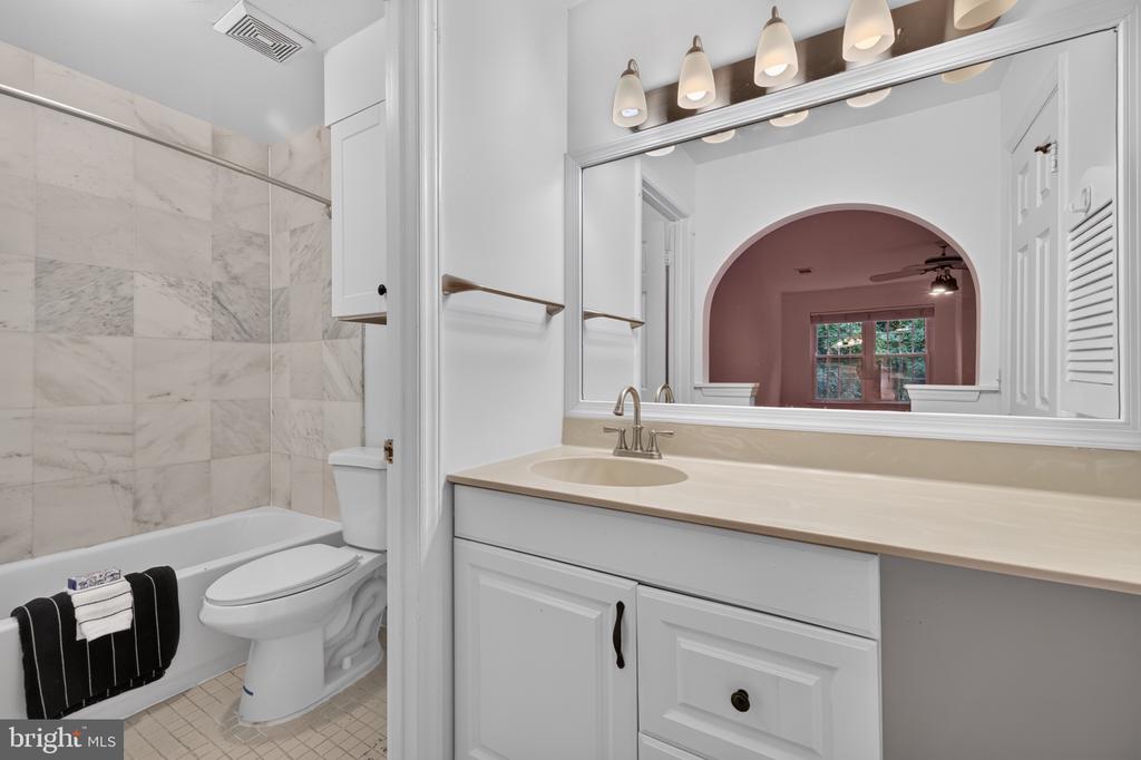 5822 INMAN PARK CIRCLE Unit: 709