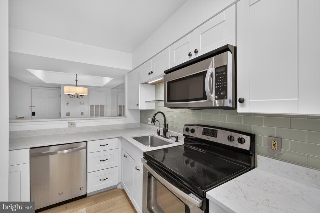 5822 INMAN PARK CIRCLE Unit: 709