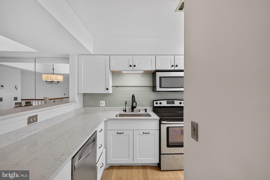 5822 INMAN PARK CIRCLE Unit: 709