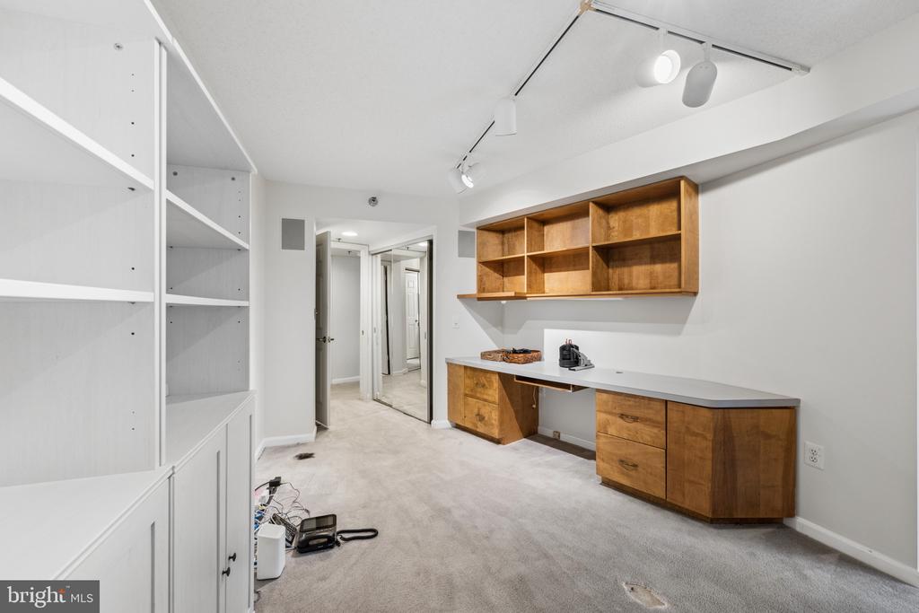 14800 PENNFIELD CIRCLE Unit: 301