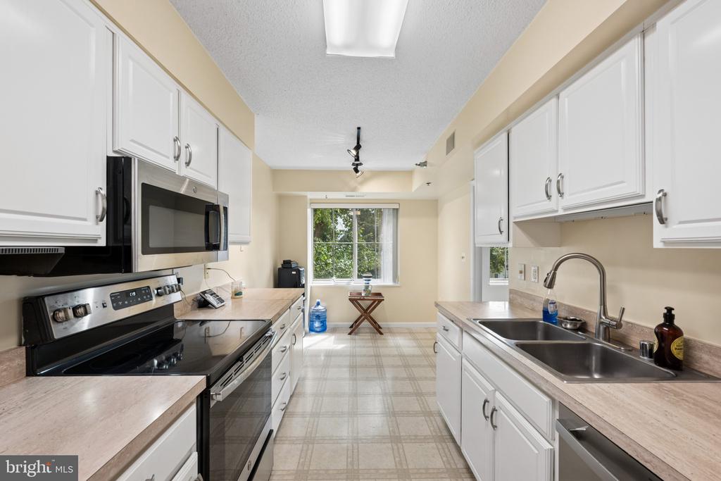 14800 PENNFIELD CIRCLE Unit: 301