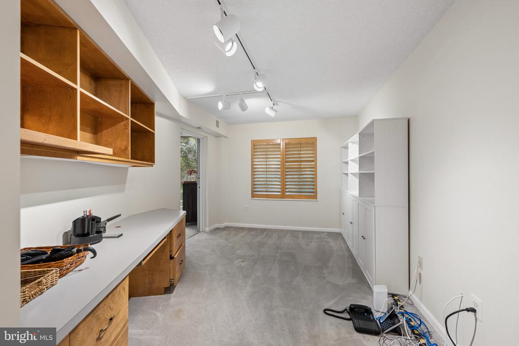 14800 PENNFIELD CIRCLE Unit: 301