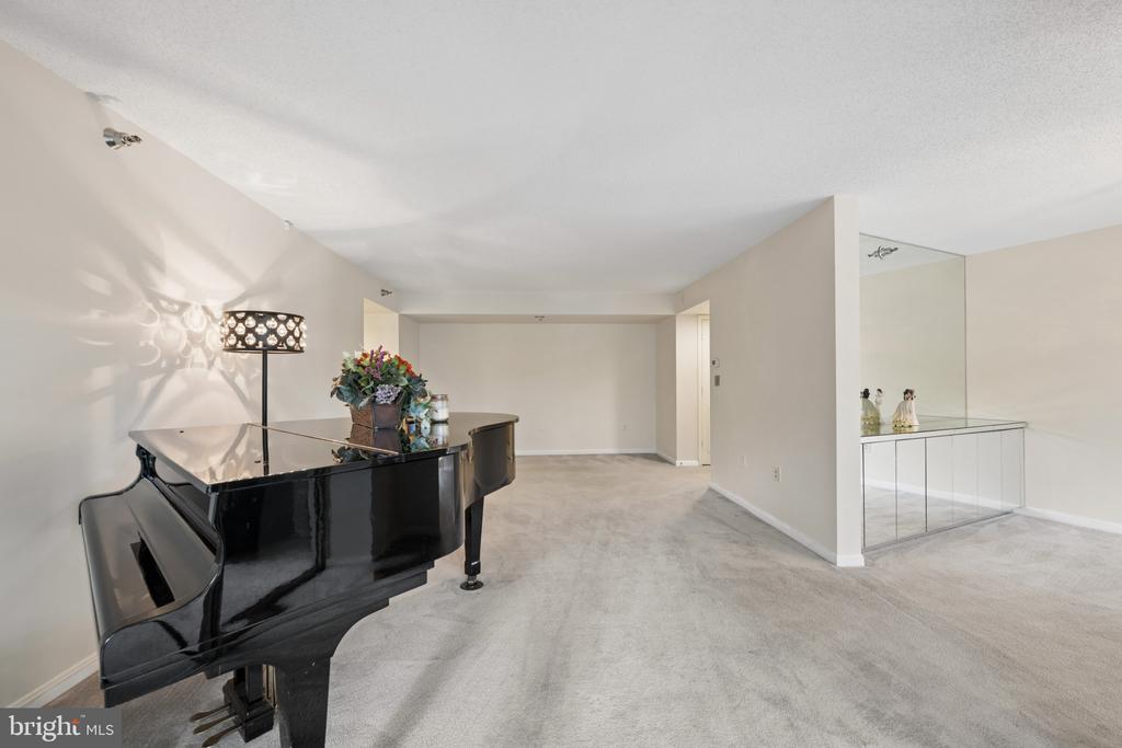 14800 PENNFIELD CIRCLE Unit: 301