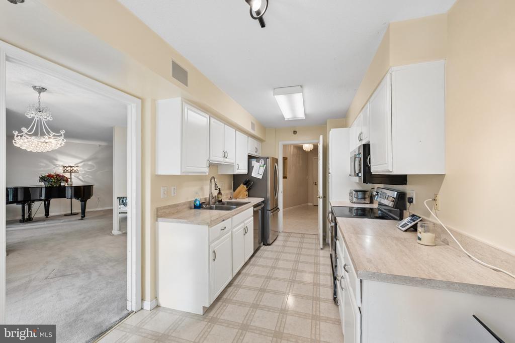 14800 PENNFIELD CIRCLE Unit: 301