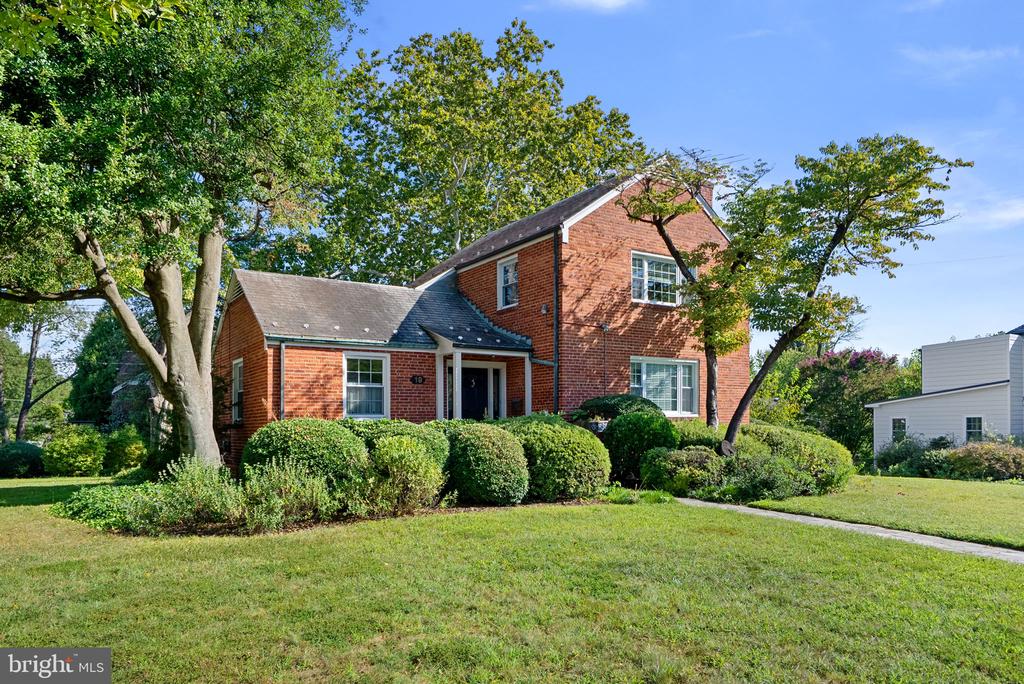 19 INDIAN SPRING DRIVE