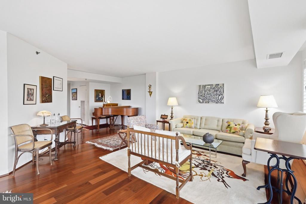 5450 WHITLEY PARK TERRACE Unit: 910