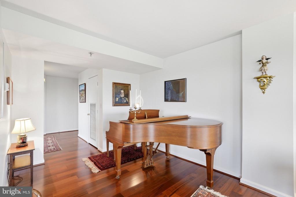 5450 WHITLEY PARK TERRACE Unit: 910