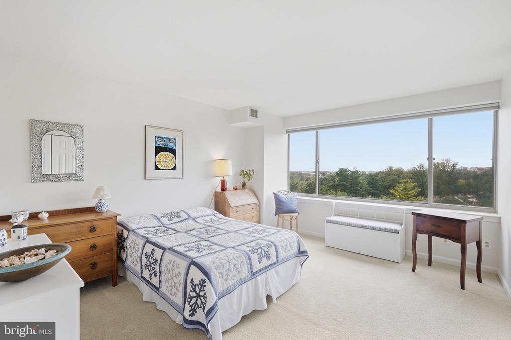 5450 WHITLEY PARK TERRACE Unit: 910