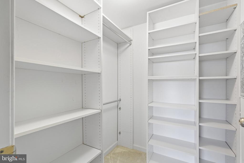 5450 WHITLEY PARK TERRACE Unit: 910