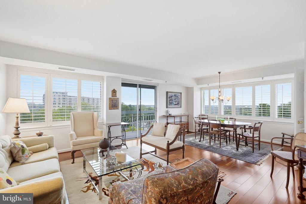 5450 WHITLEY PARK TERRACE Unit: 910