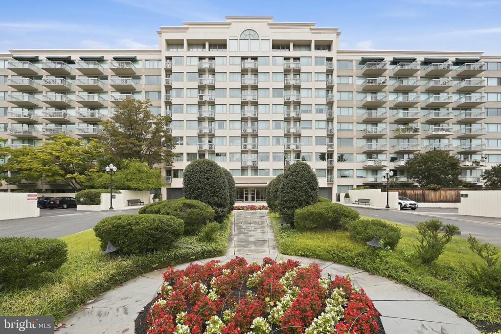 5450 WHITLEY PARK TERRACE Unit: 910