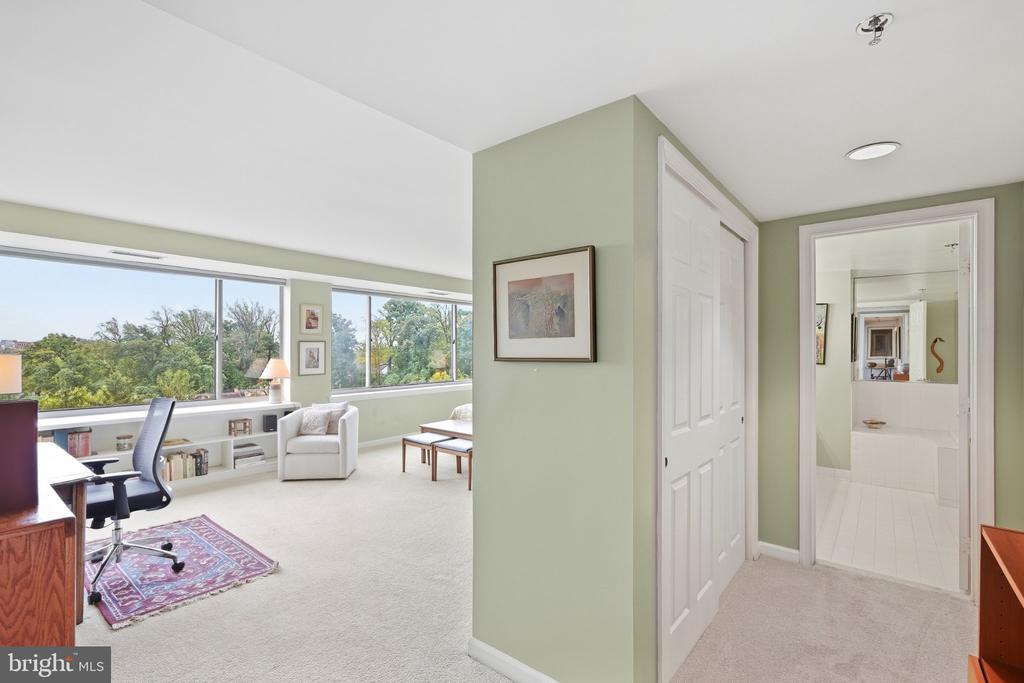 5450 WHITLEY PARK TERRACE Unit: 910
