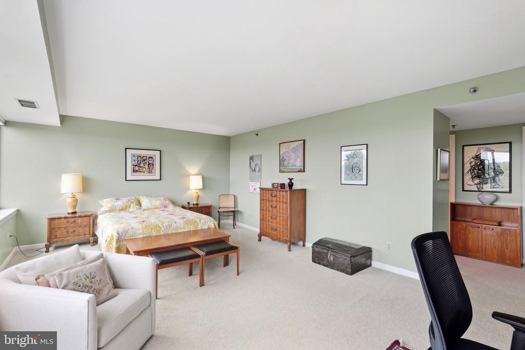 5450 WHITLEY PARK TERRACE Unit: 910