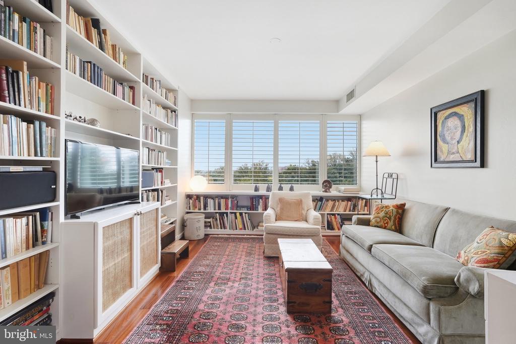 5450 WHITLEY PARK TERRACE Unit: 910