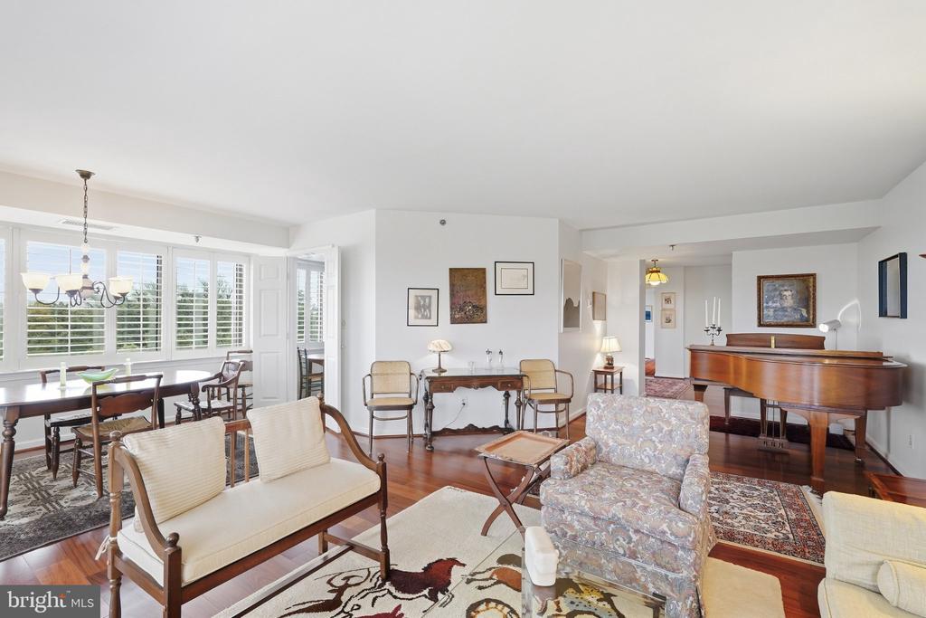 5450 WHITLEY PARK TERRACE Unit: 910