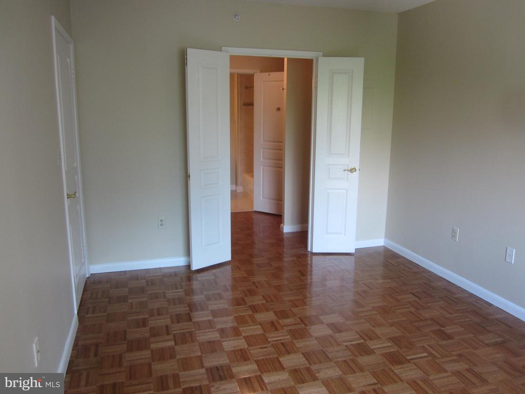 7111 WOODMONT AVENUE Unit: 610