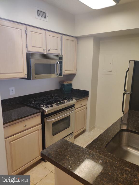 4801 FAIRMONT AVENUE Unit: 301