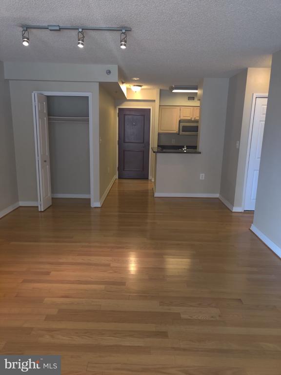 4801 FAIRMONT AVENUE Unit: 301