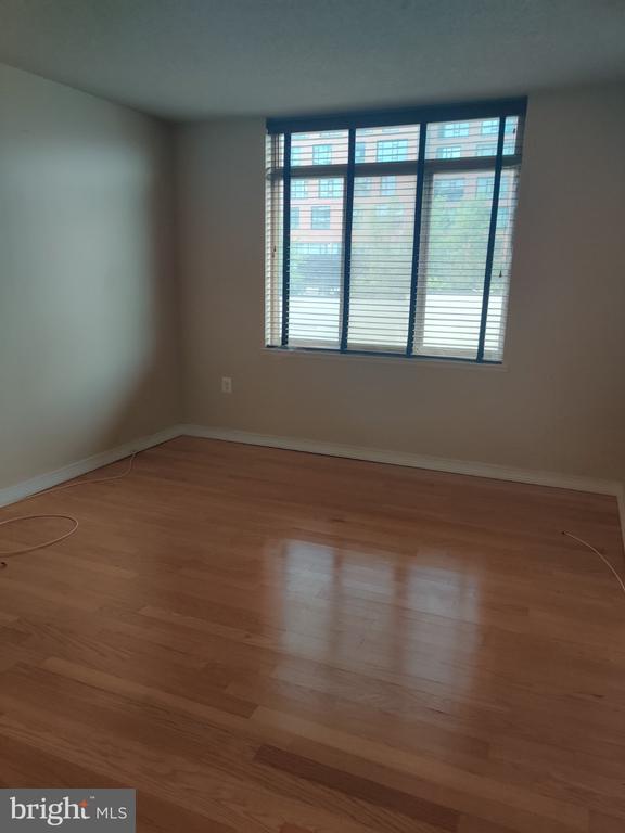 4801 FAIRMONT AVENUE Unit: 301