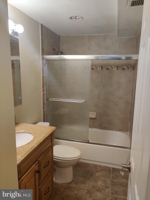 4801 FAIRMONT AVENUE Unit: 301