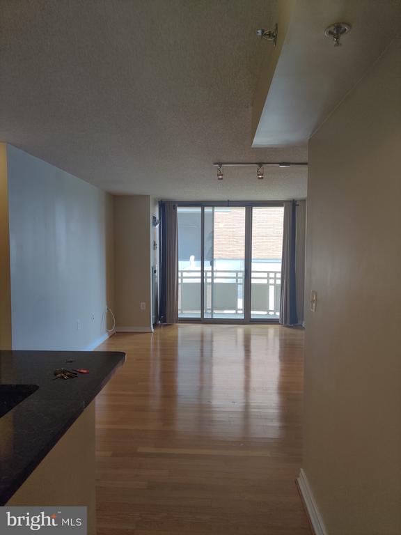 4801 FAIRMONT AVENUE Unit: 301