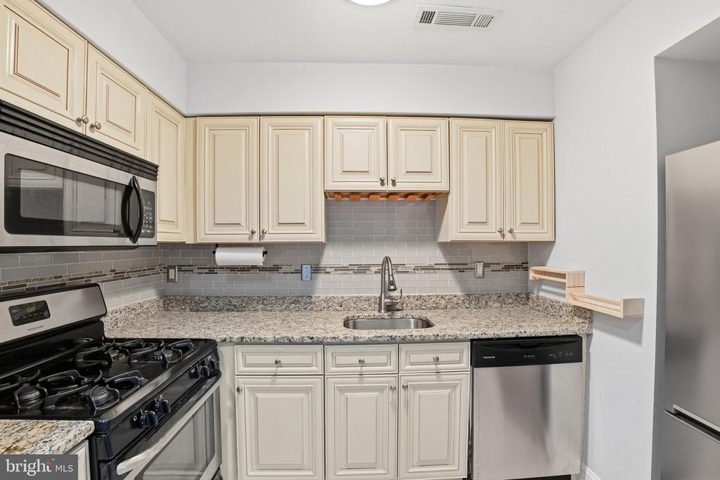 2105 WALSH VIEW TERRACE Unit: 15-301