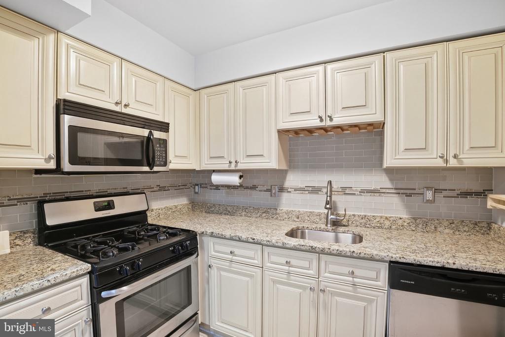 2105 WALSH VIEW TERRACE Unit: 15-301