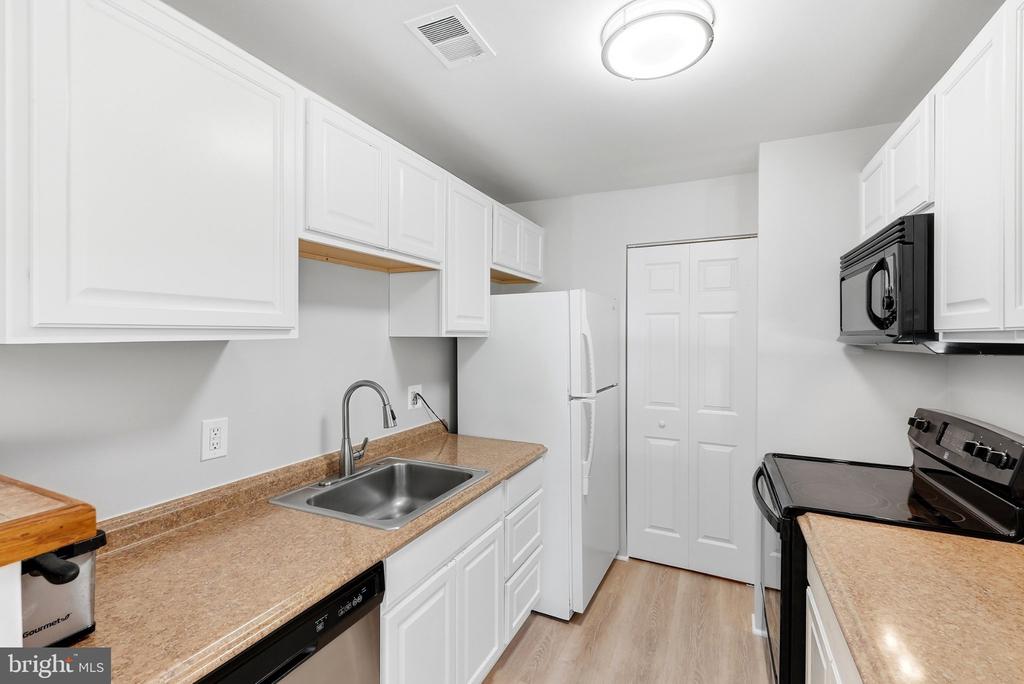 13121 WONDERLAND WAY Unit: 13-138